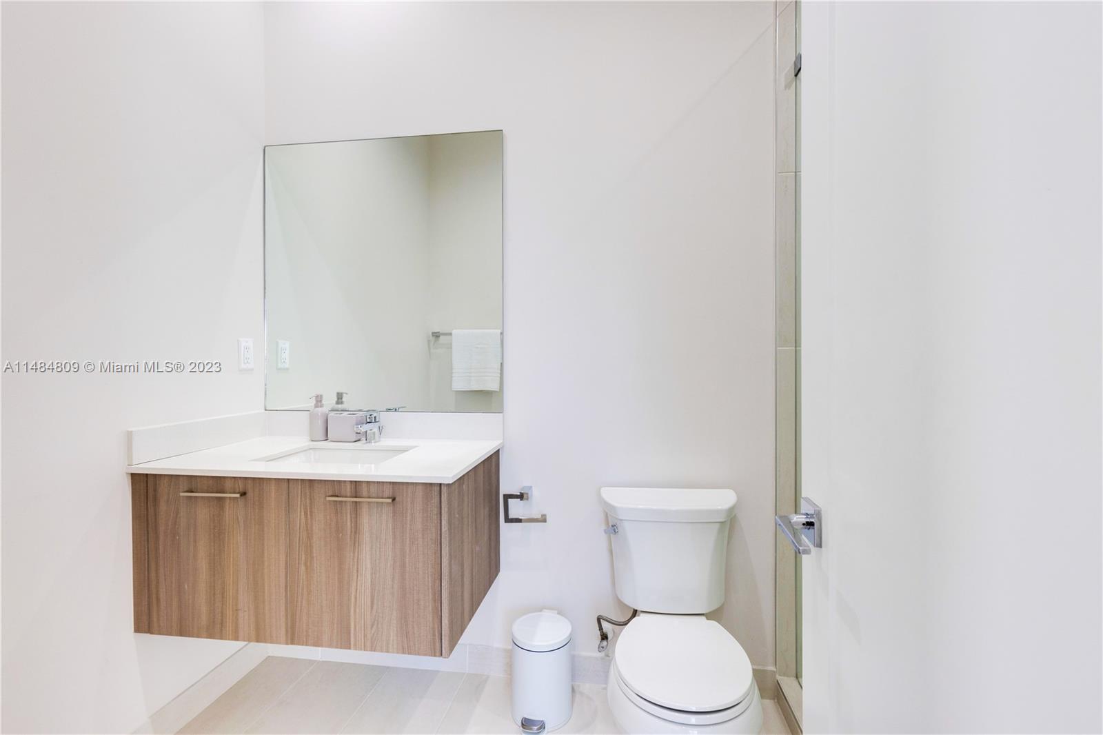 DOWNTOWN DORAL SOUTH PHAS - Residential