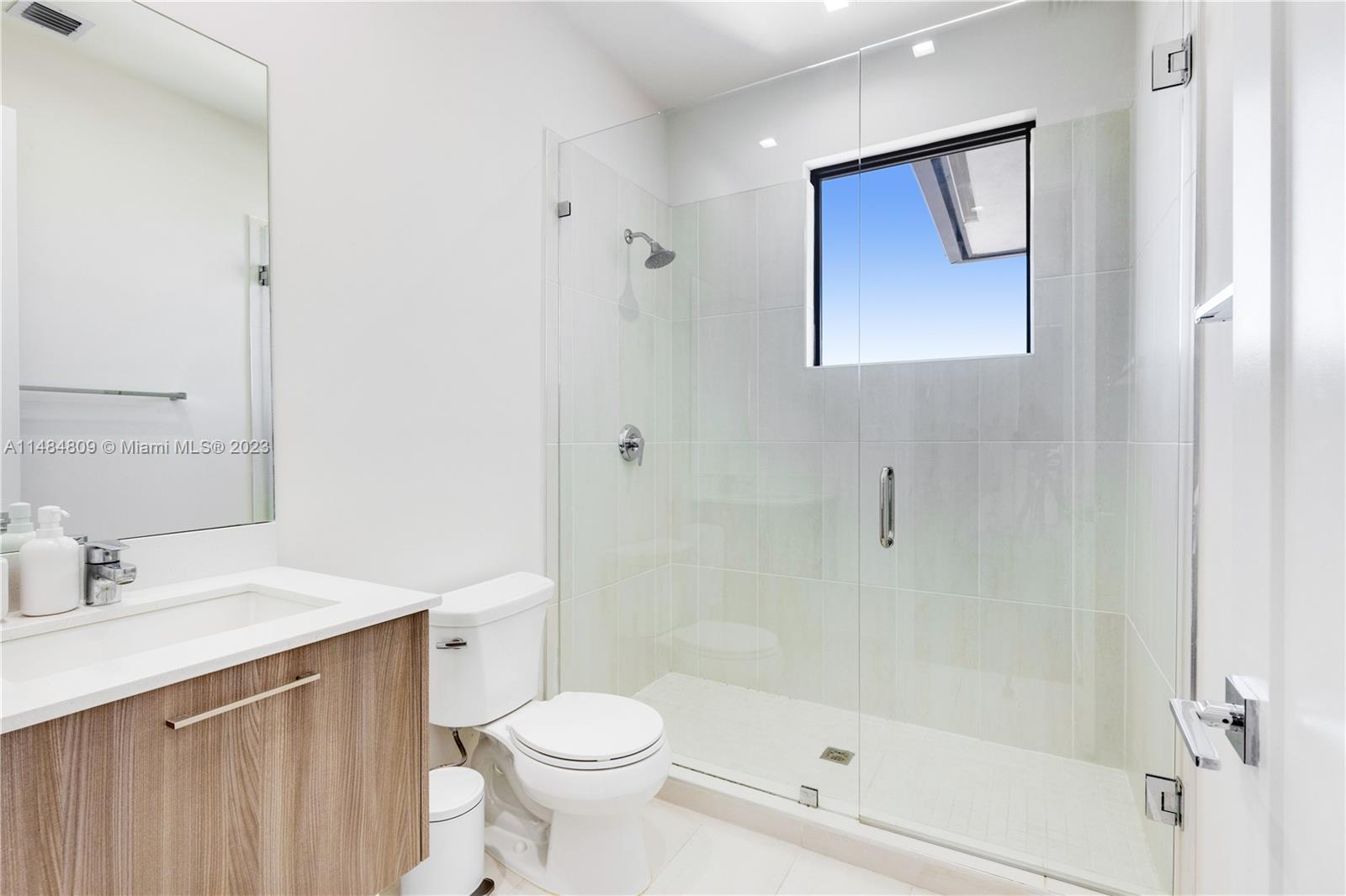 DOWNTOWN DORAL SOUTH PHAS - Residential