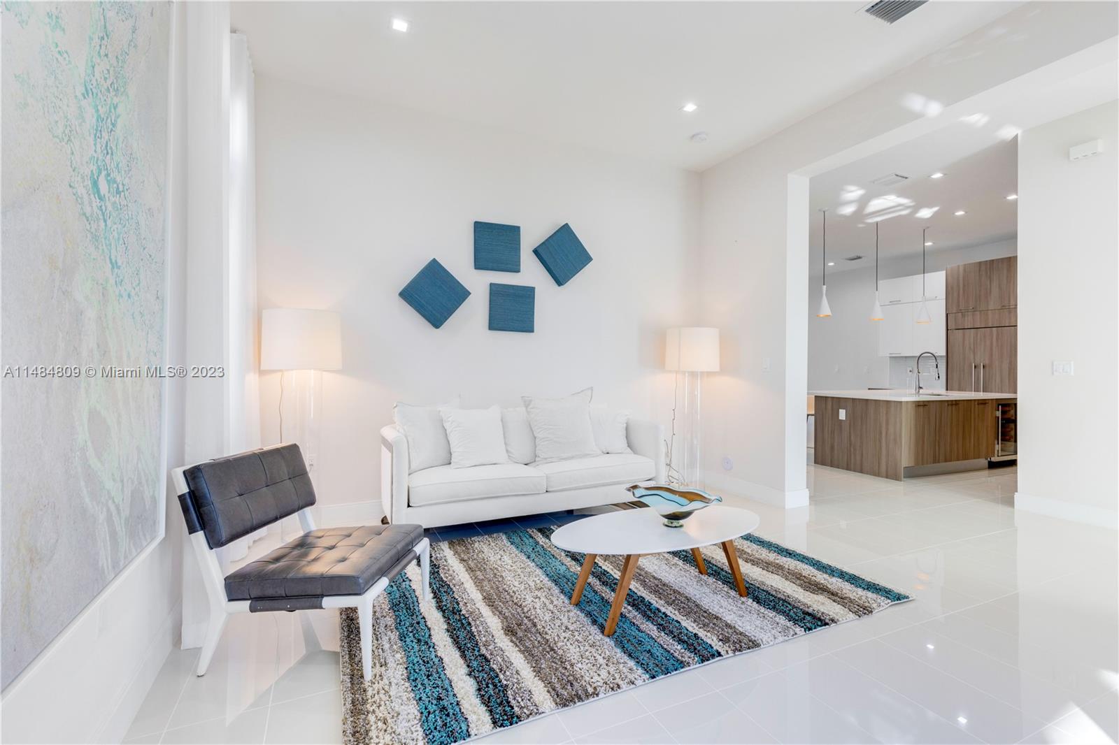 DOWNTOWN DORAL SOUTH PHAS - Residential