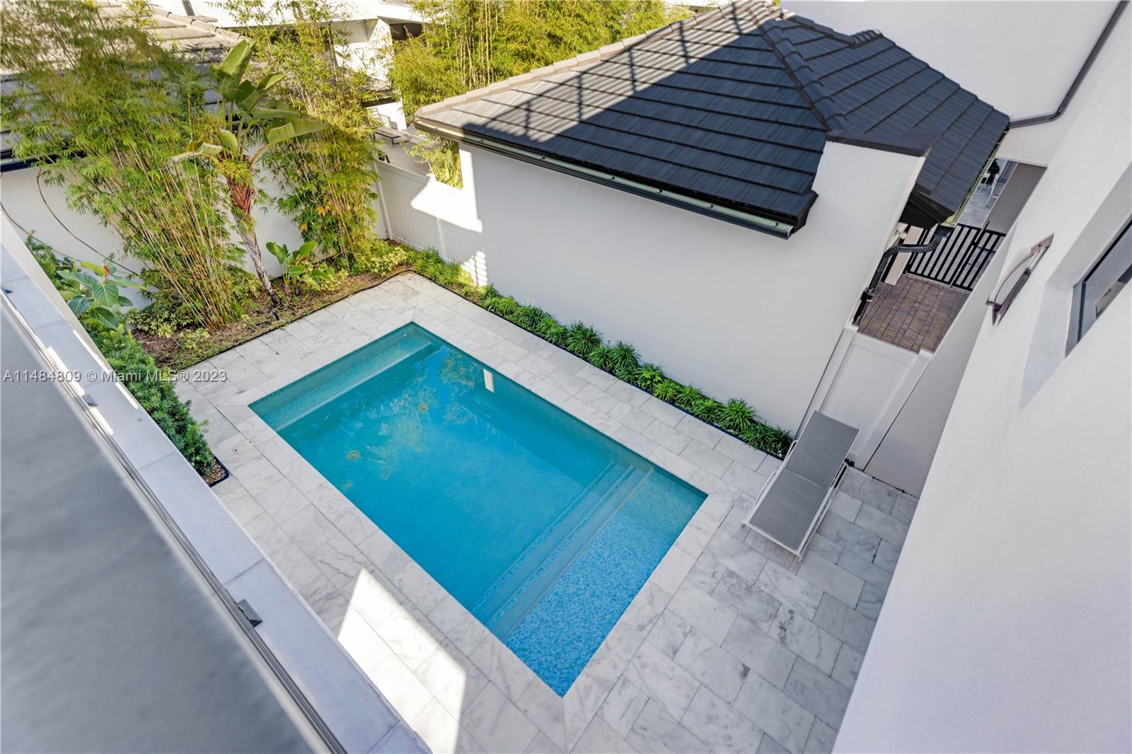 DOWNTOWN DORAL SOUTH PHAS - Residential