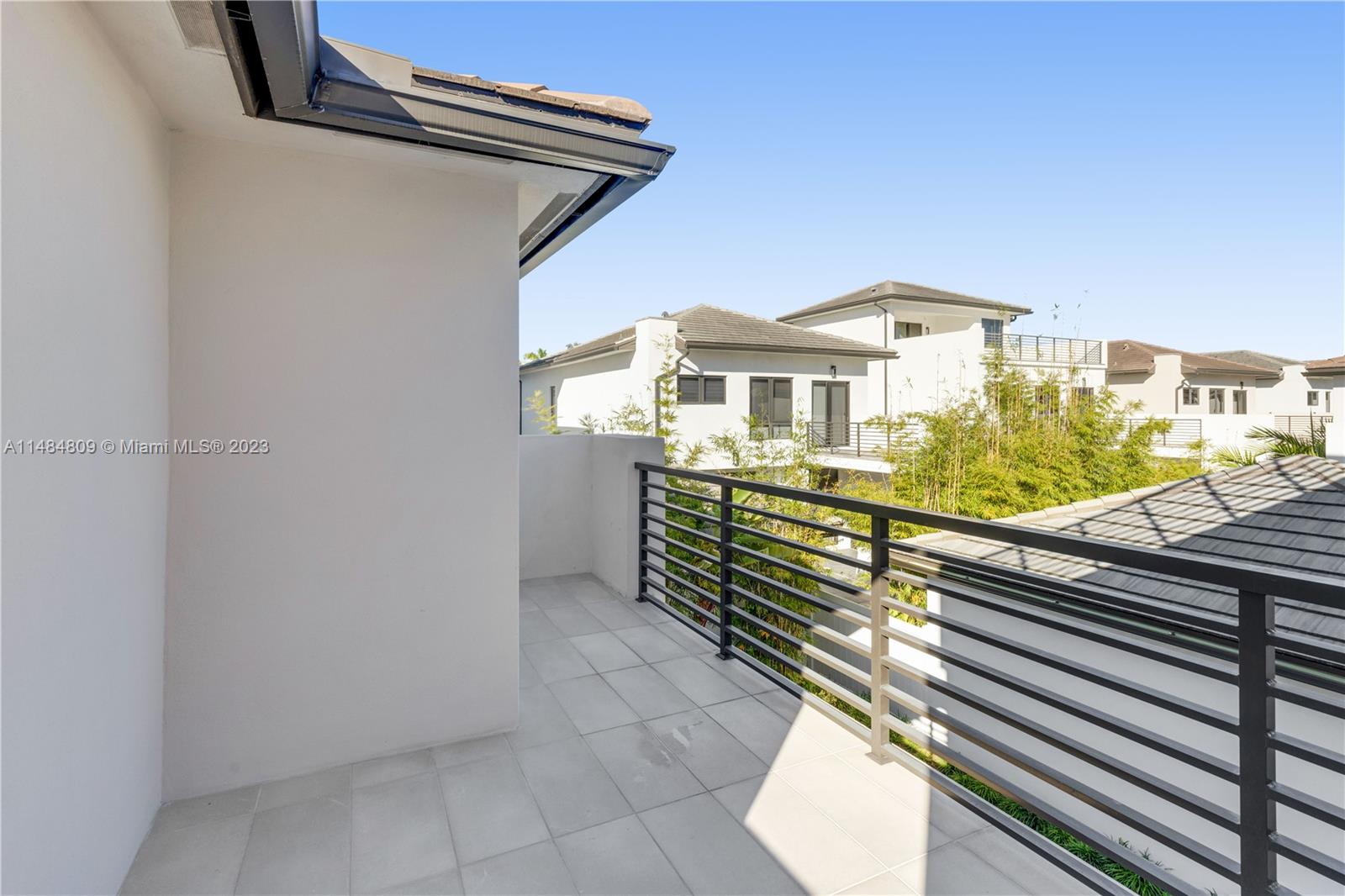 DOWNTOWN DORAL SOUTH PHAS - Residential