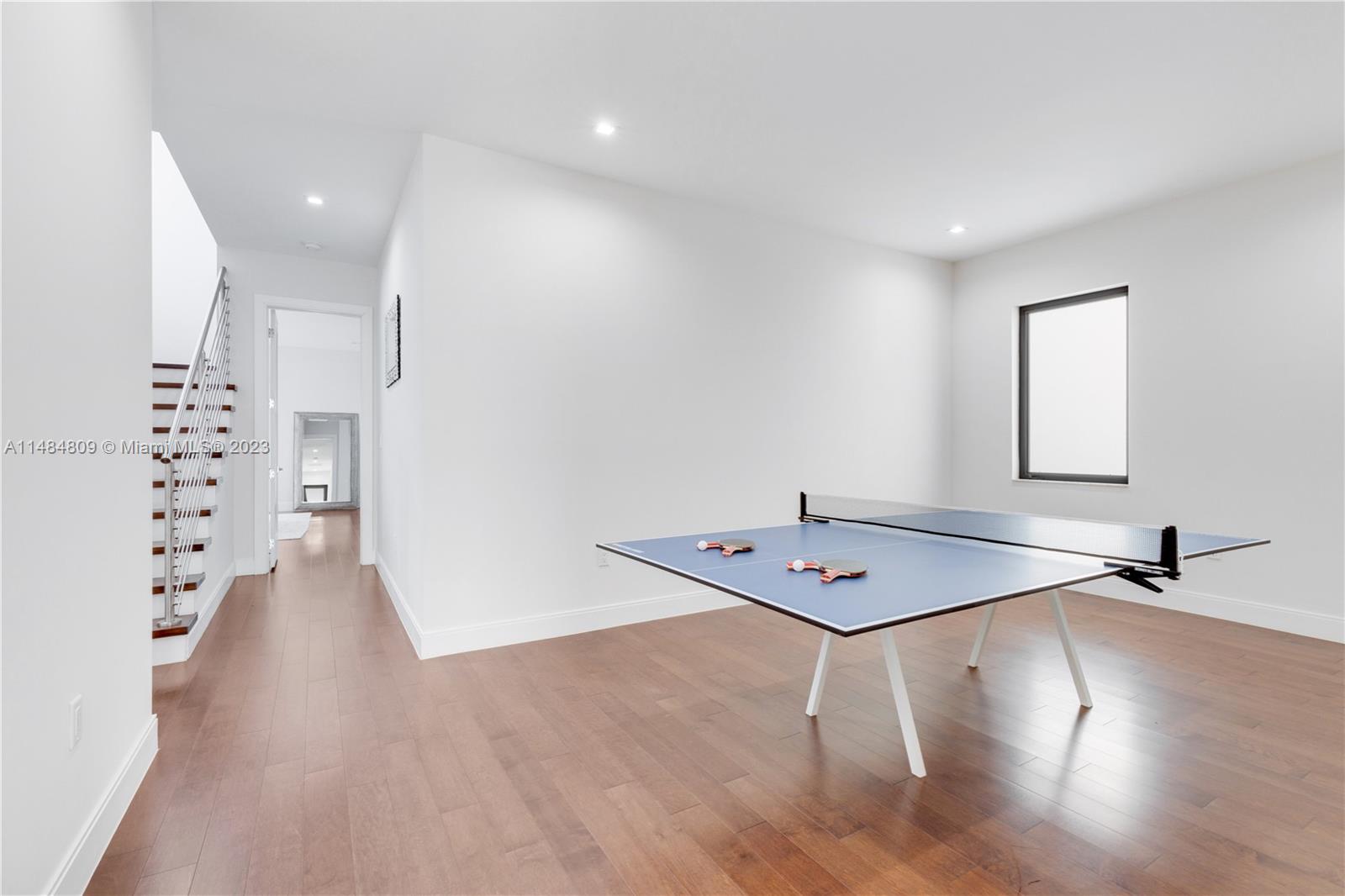 DOWNTOWN DORAL SOUTH PHAS - Residential