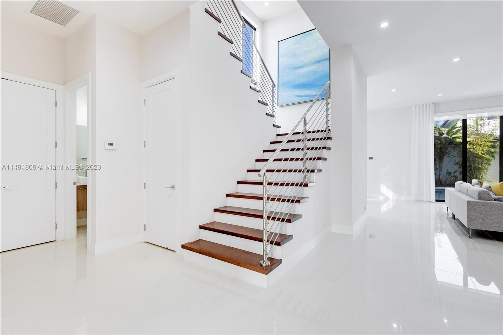 DOWNTOWN DORAL SOUTH PHAS - Residential