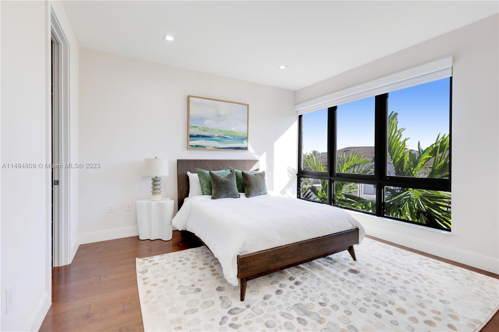 DOWNTOWN DORAL SOUTH PHAS - Residential