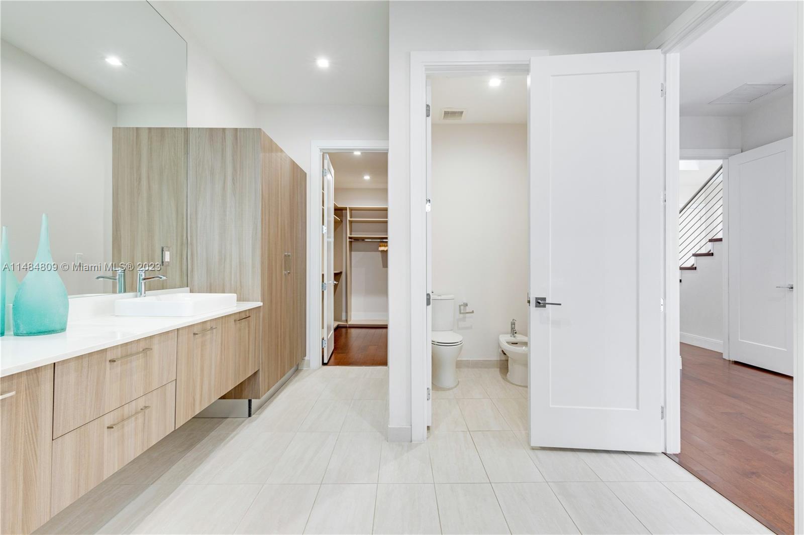 DOWNTOWN DORAL SOUTH PHAS - Residential