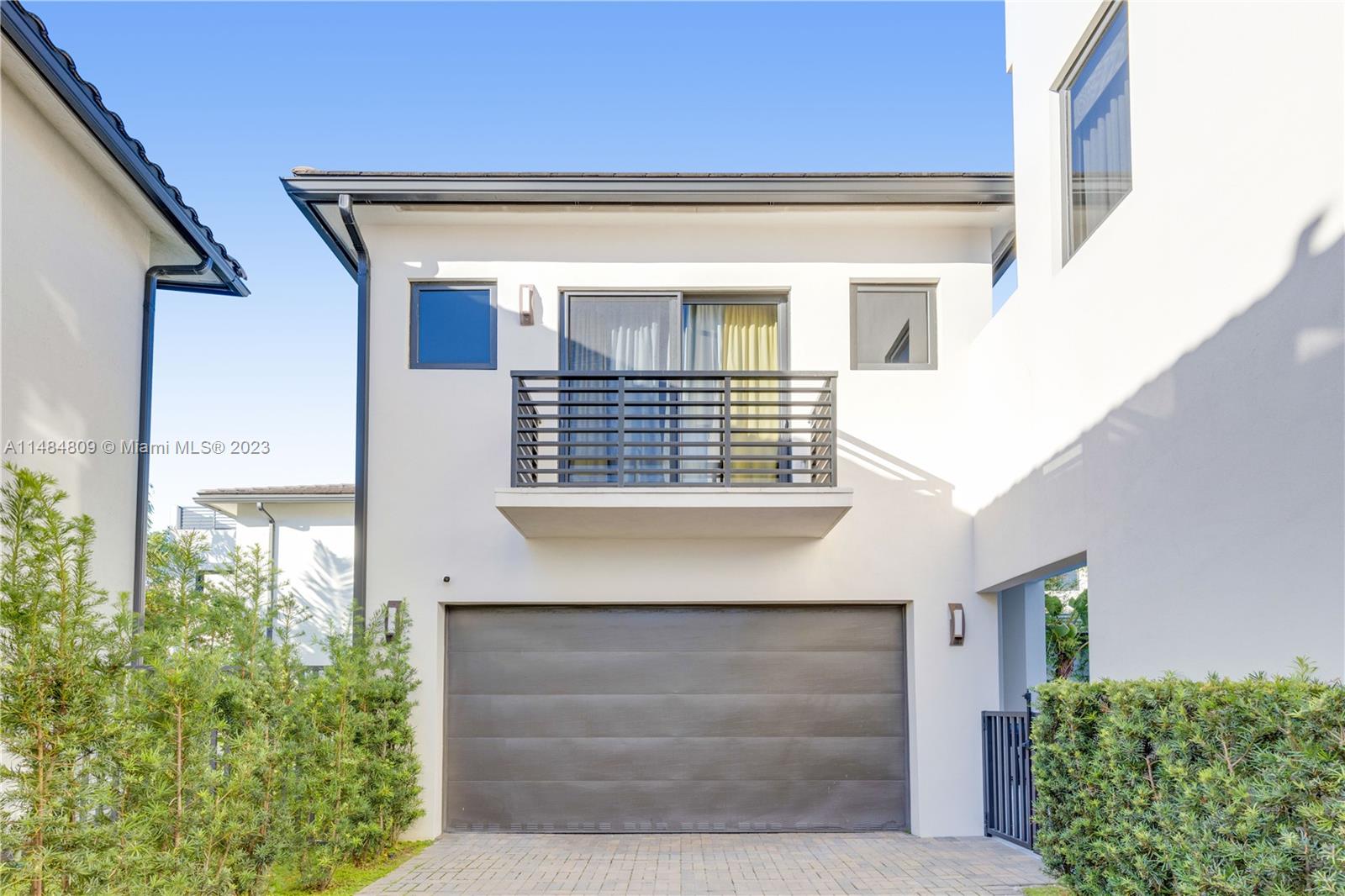 DOWNTOWN DORAL SOUTH PHAS - Residential