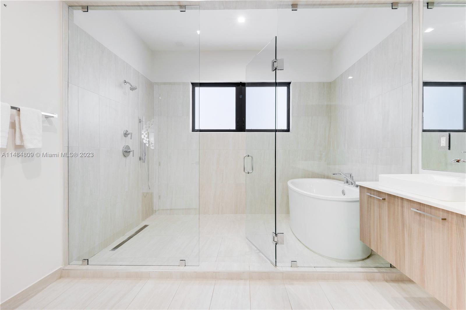 DOWNTOWN DORAL SOUTH PHAS - Residential