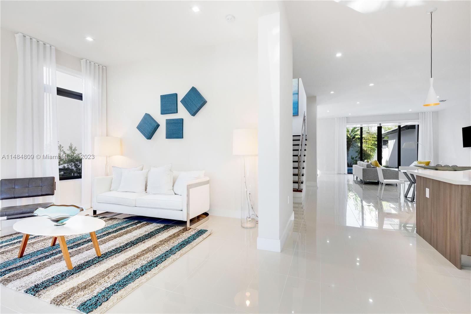 DOWNTOWN DORAL SOUTH PHAS - Residential