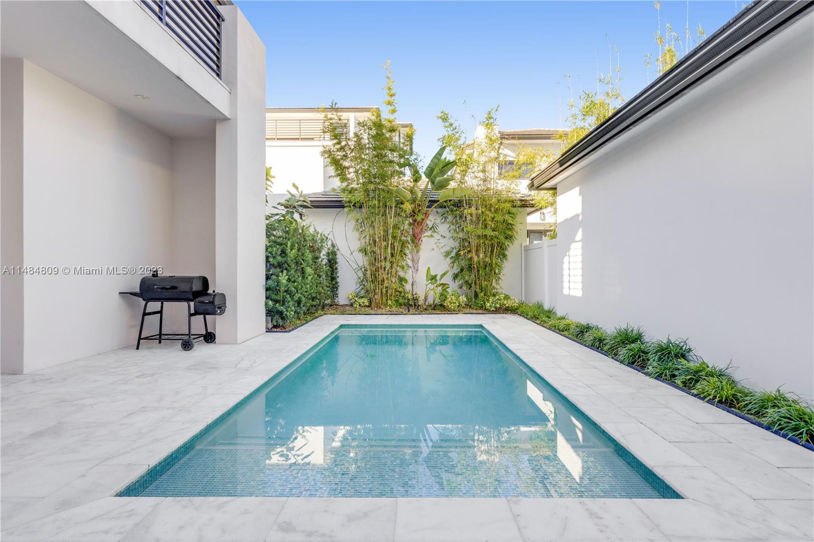 DOWNTOWN DORAL SOUTH PHAS - Residential