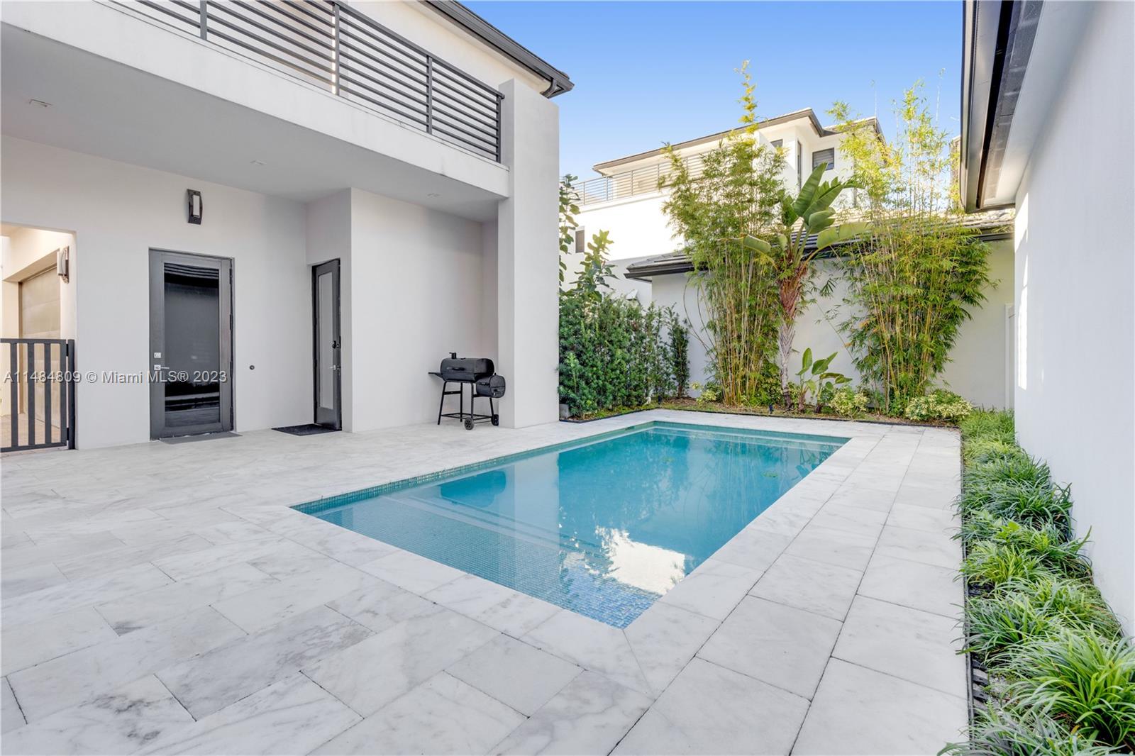 DOWNTOWN DORAL SOUTH PHAS - Residential