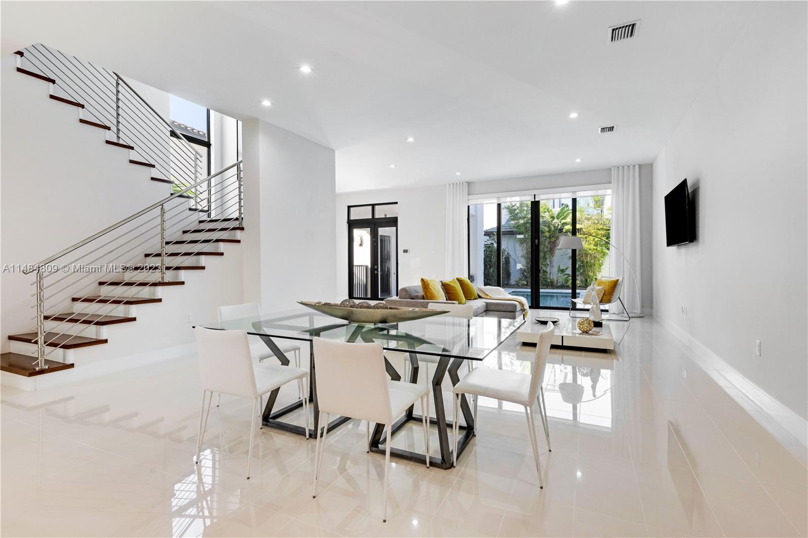 DOWNTOWN DORAL SOUTH PHAS - Residential