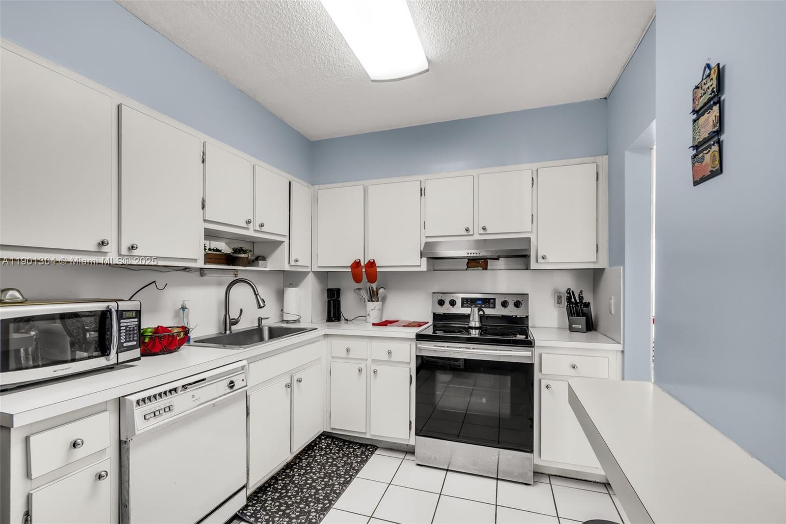 HILLCREST EAST NO 26 COND - Residential