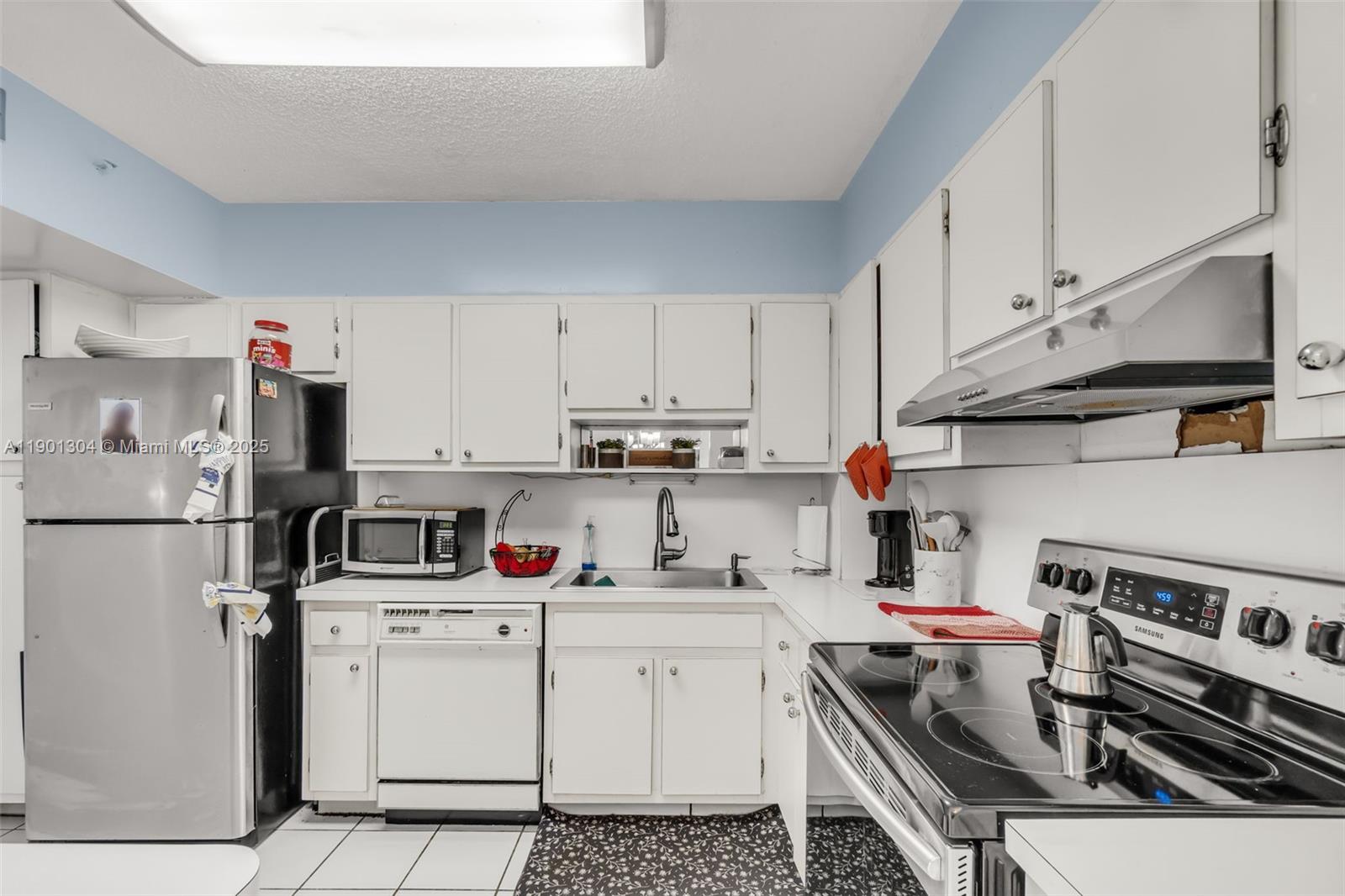 HILLCREST EAST NO 26 COND - Residential
