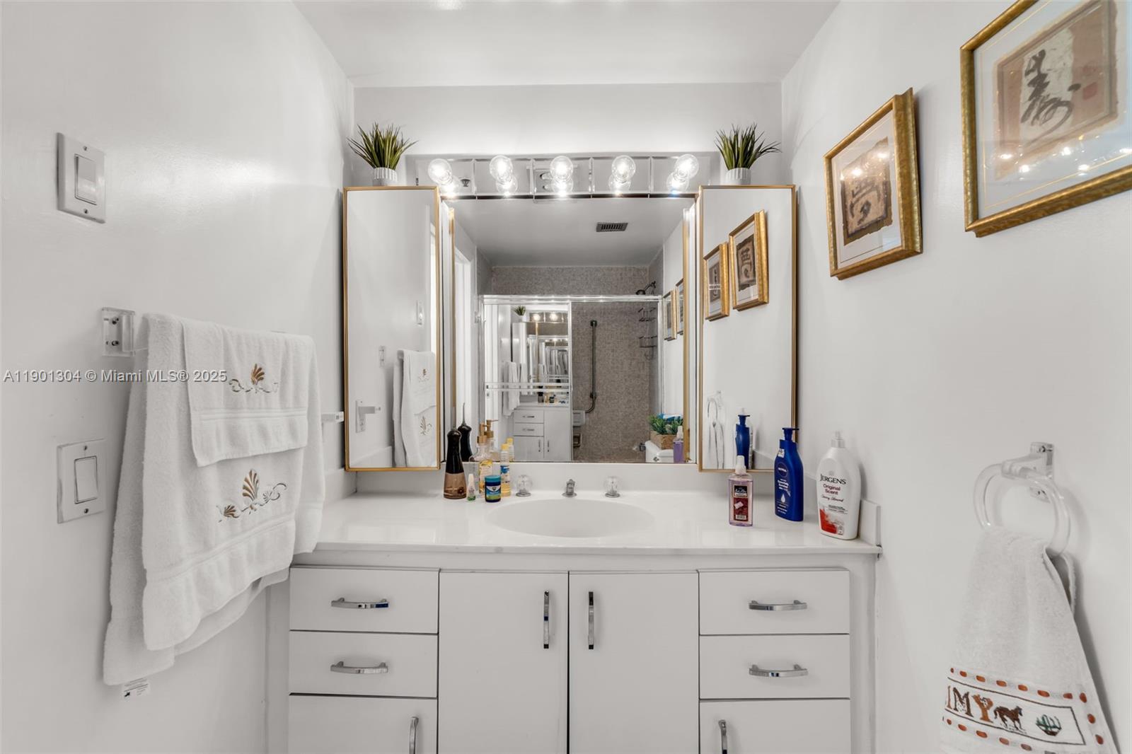 HILLCREST EAST NO 26 COND - Residential