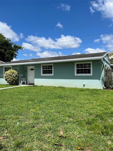 Photo of 7471 SW 1st St, Margate, FL 33068 (MLS # A12008389)