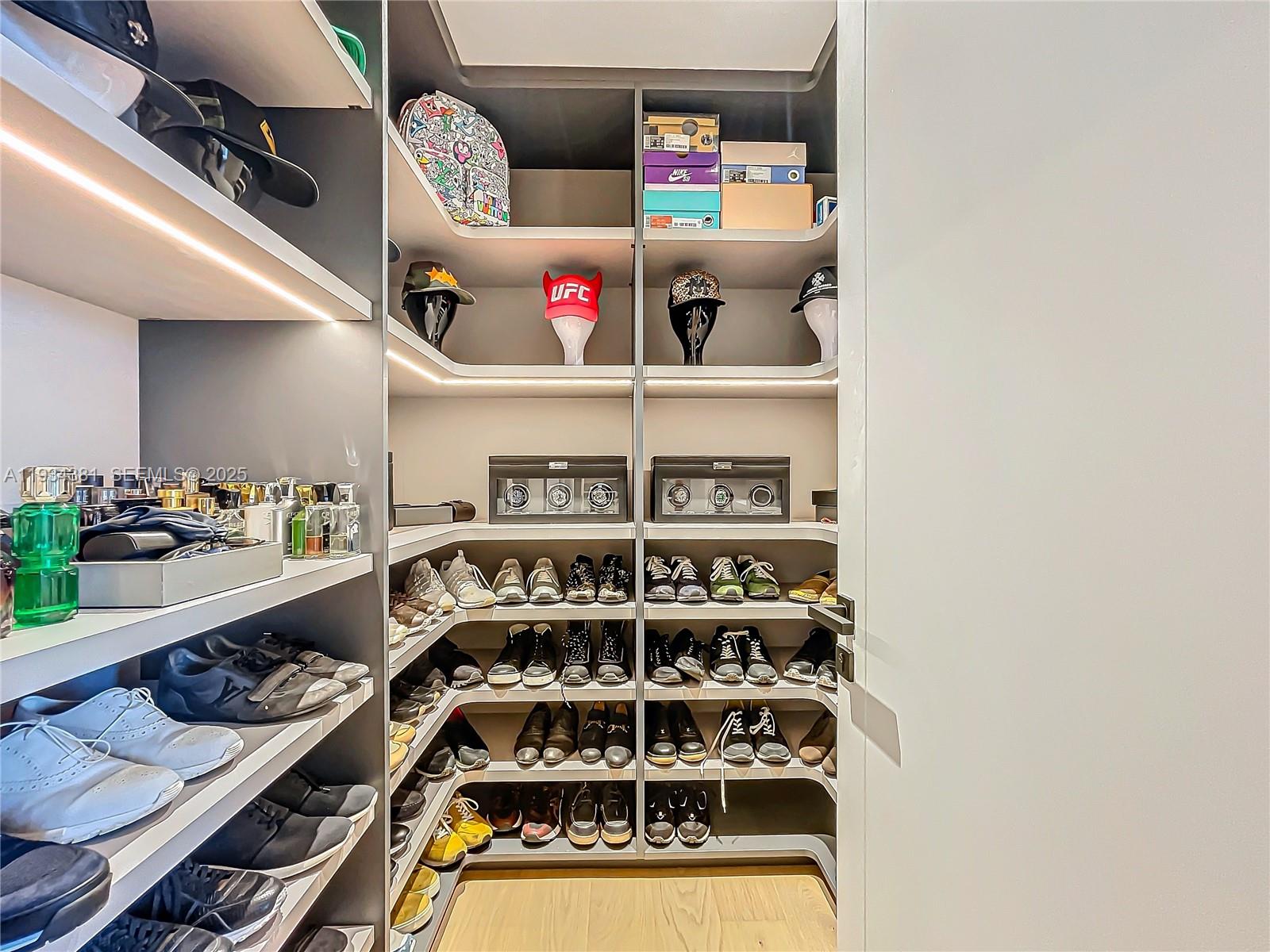 VILLAS OF POSITANO CONDO - Residential