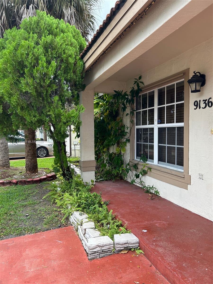 9136 Nw 192nd Ter, Hialeah, Miami-Dade County, Florida - 2 Bedrooms  
2 Bathrooms - 