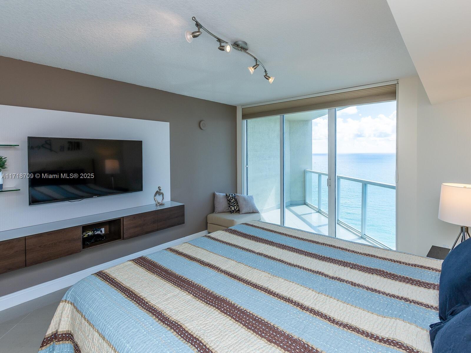 LA PERLA CONDO - Residential