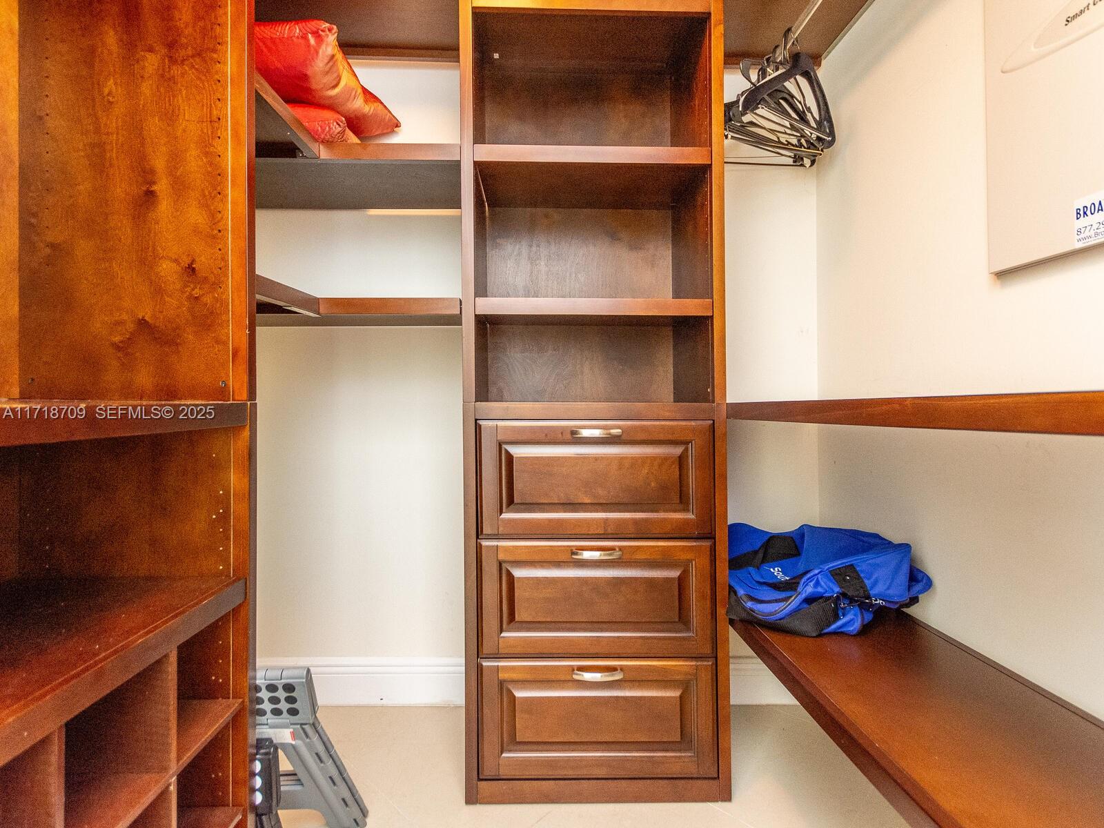 LA PERLA CONDO - Residential