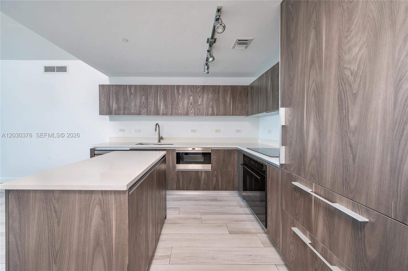 3131 NE 7th Ave 3104