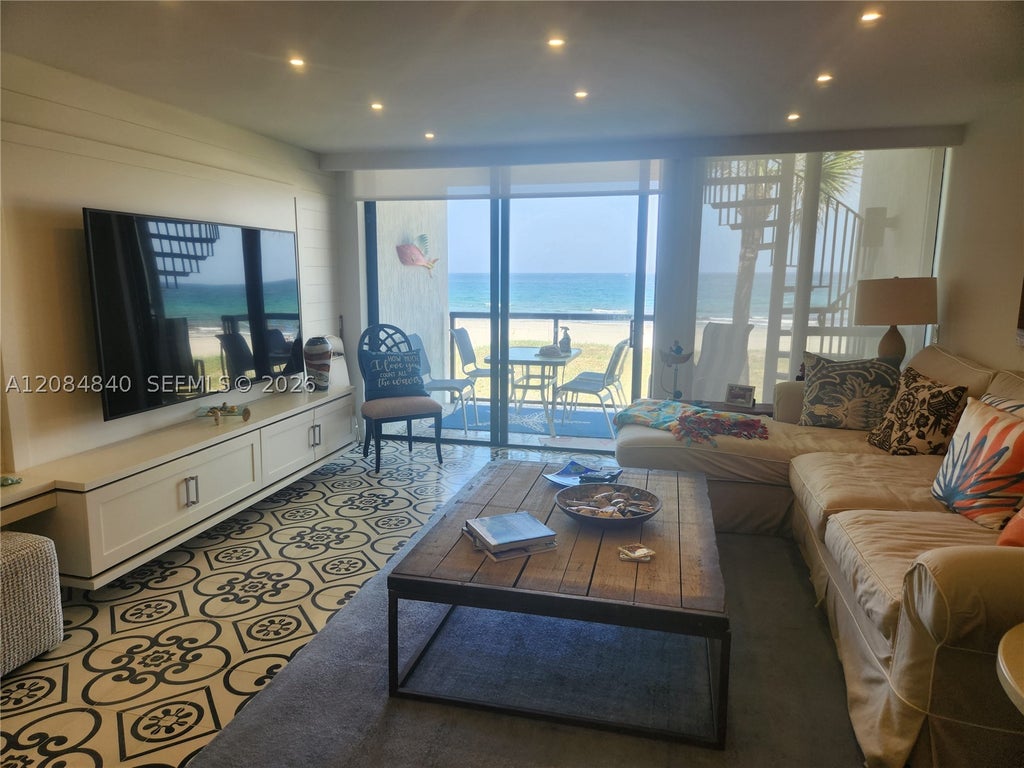 Photo of 550 NE 21st Ave #6, Deerfield Beach, FL 33441 (MLS # A12084840)