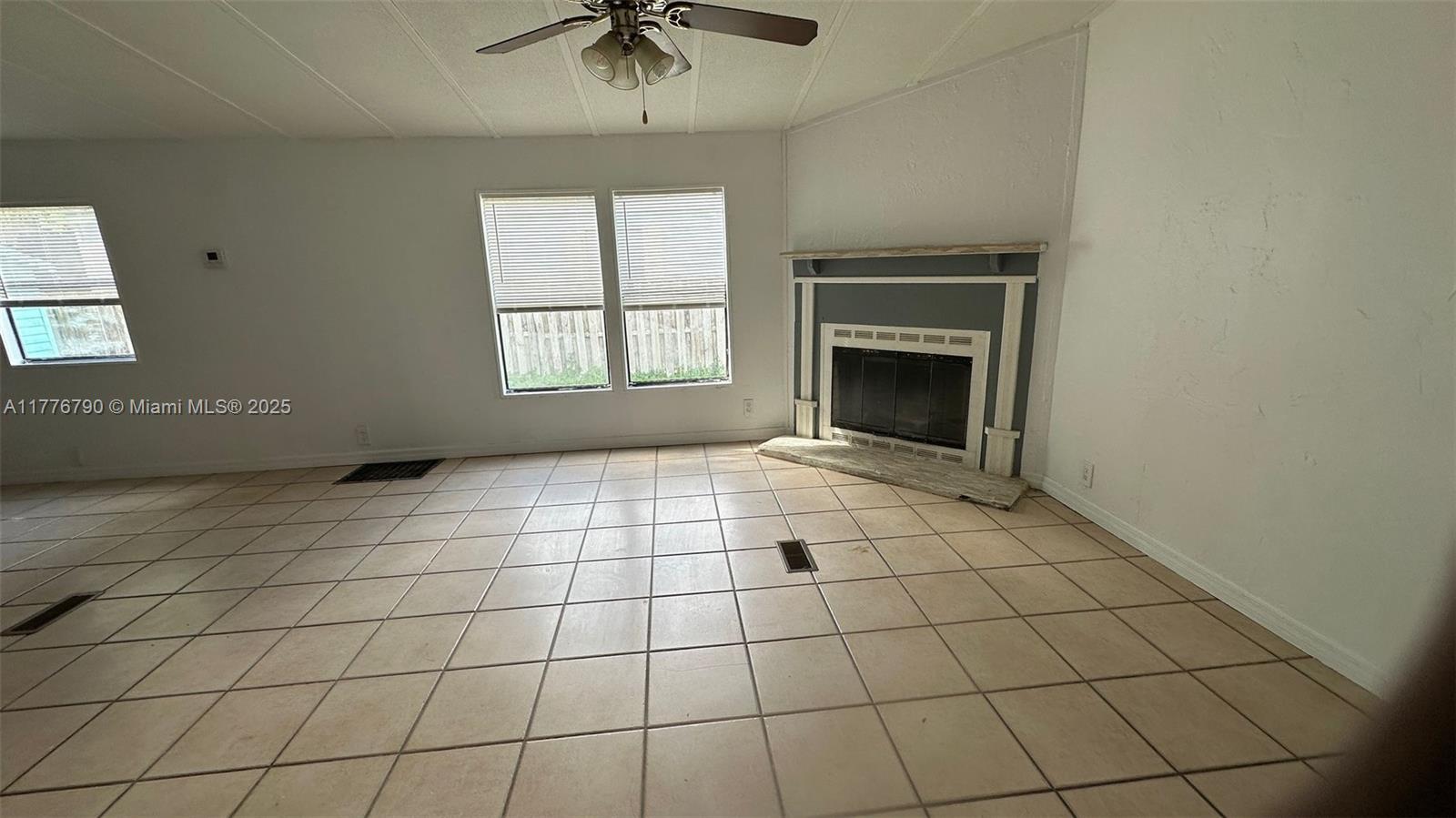 35250 SW 177 Ct 71, Homestead, FL, 33034/$182,000 2 35250 SW 177 Ct 71