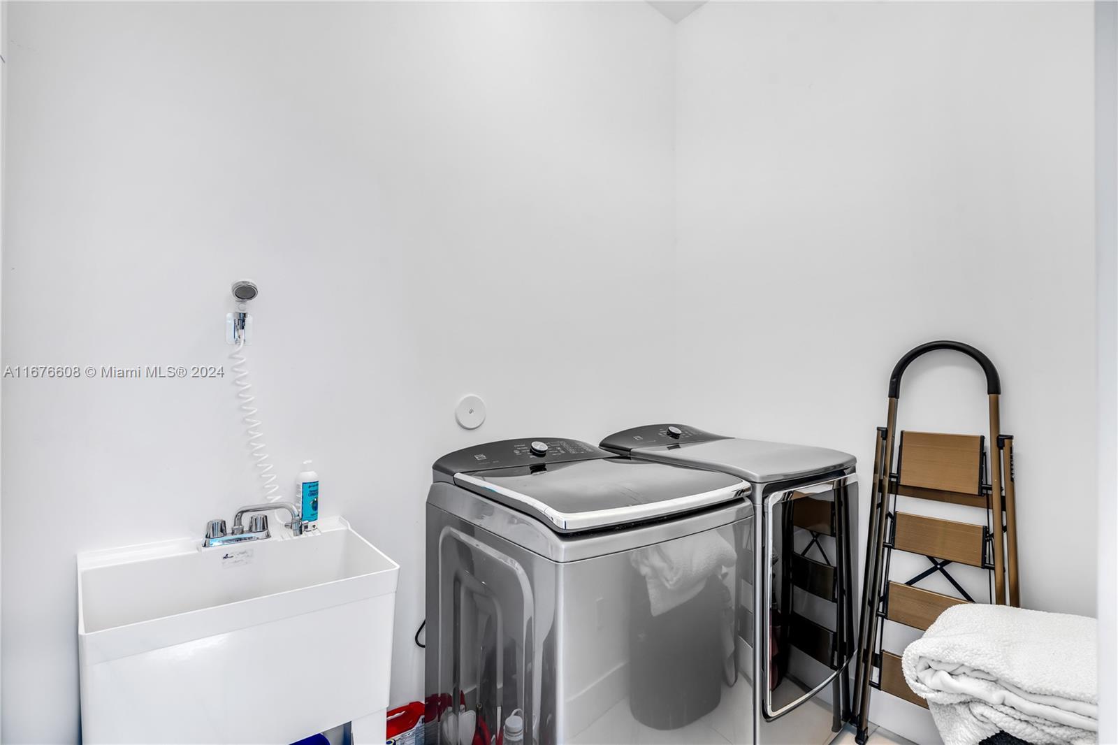 GRAND FLORIDIAN ESTATES - Residential