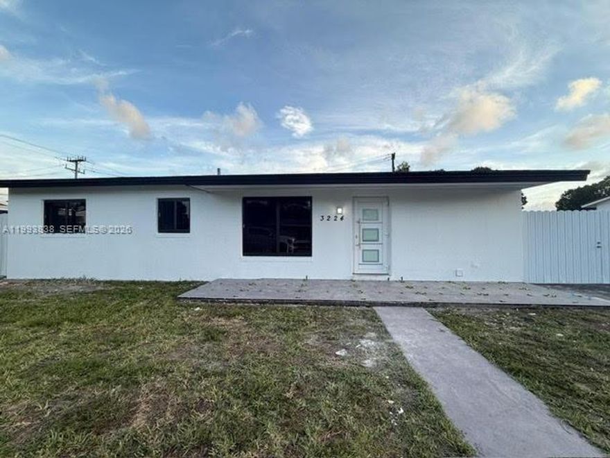 5/3 PRIVATE FENCED- IN YARD, UPDATED  SPACIOUS LAYOUT WITH MODERN FINISHES, PERFECT FOR LARGE FAMILIES, CENTRALLY LOCATED. IMPACT WINDOWS since 2024