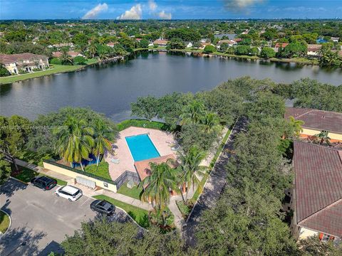 2308 SW 100th Ter Miramar FL 33025