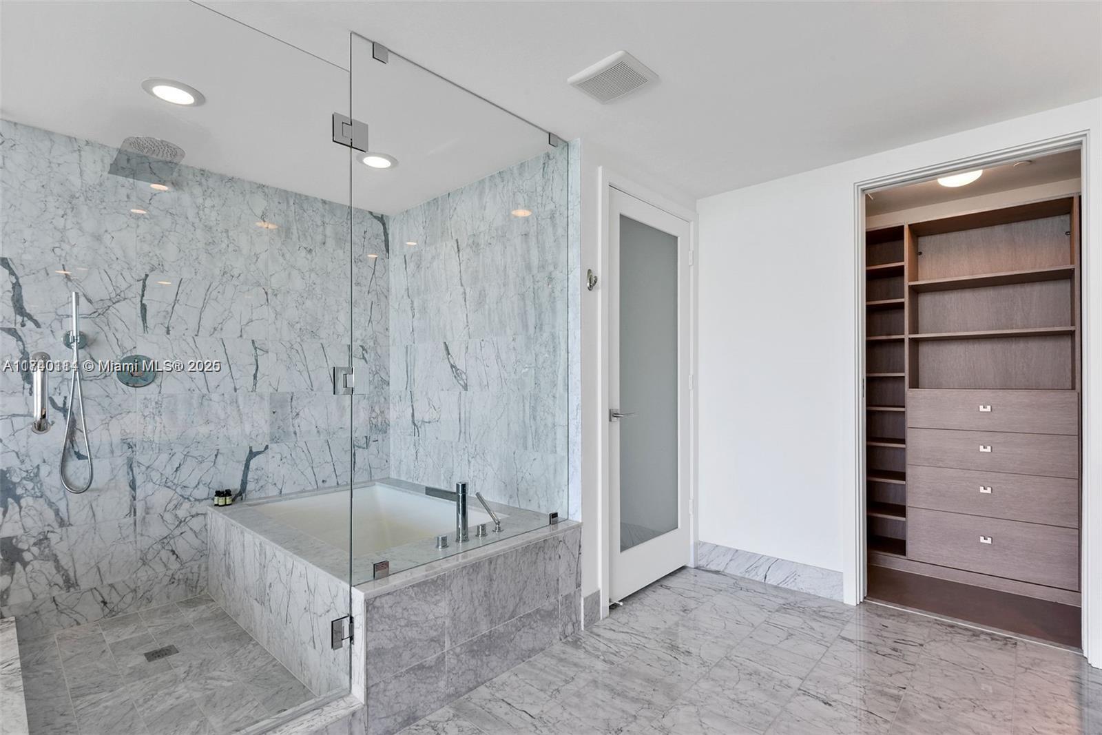 ONE PARAISO CONDO - Residential