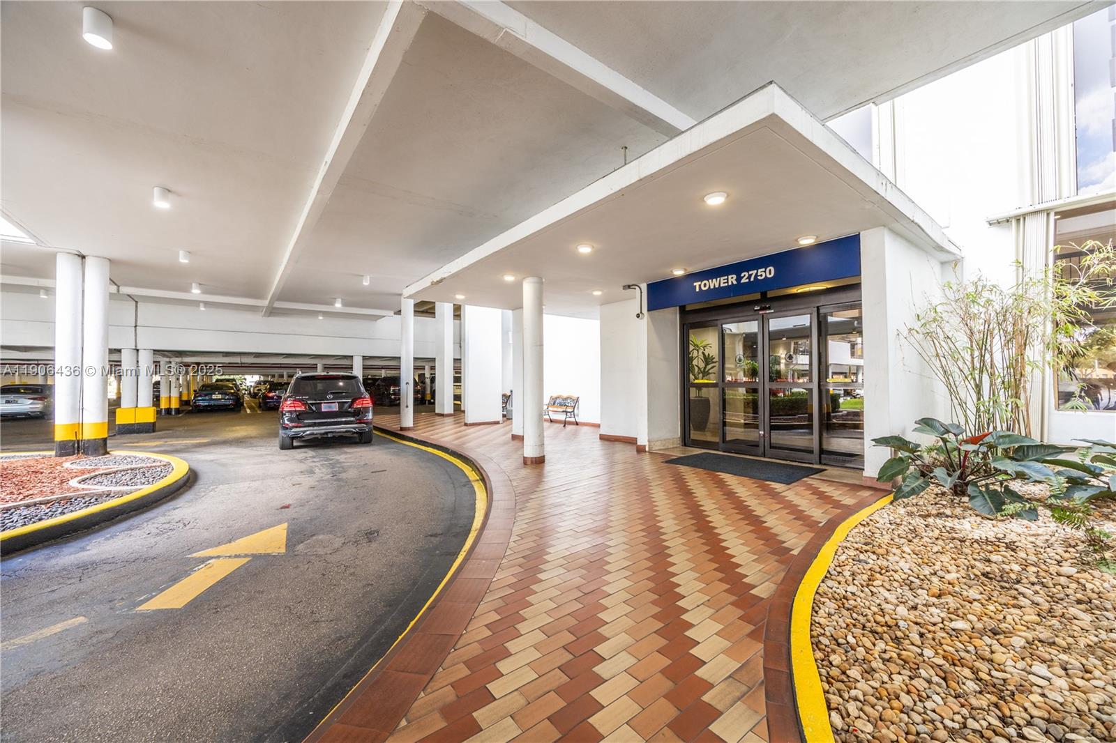 COMMODORE PLAZA CONDO - Residential