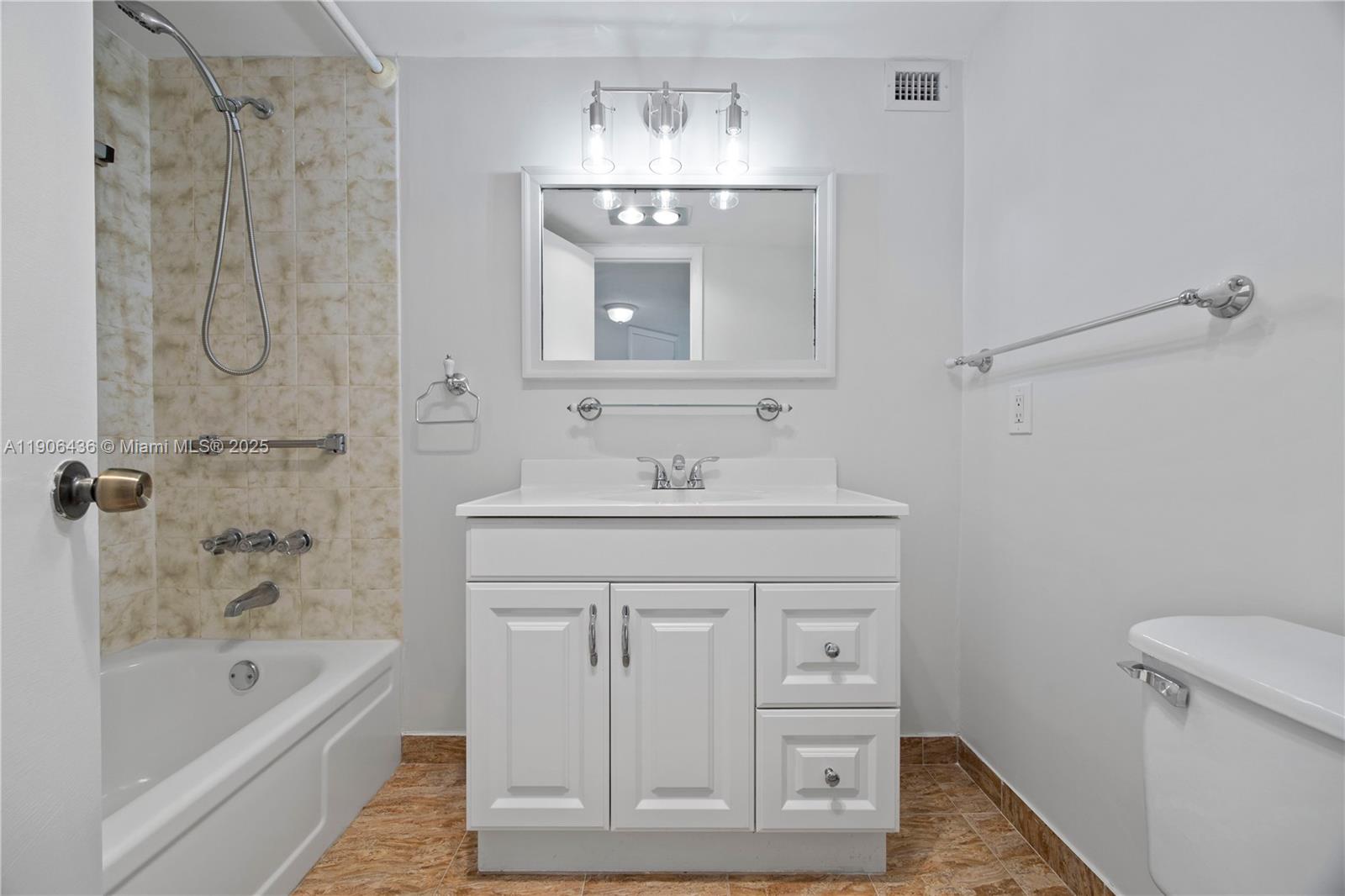 COMMODORE PLAZA CONDO - Residential