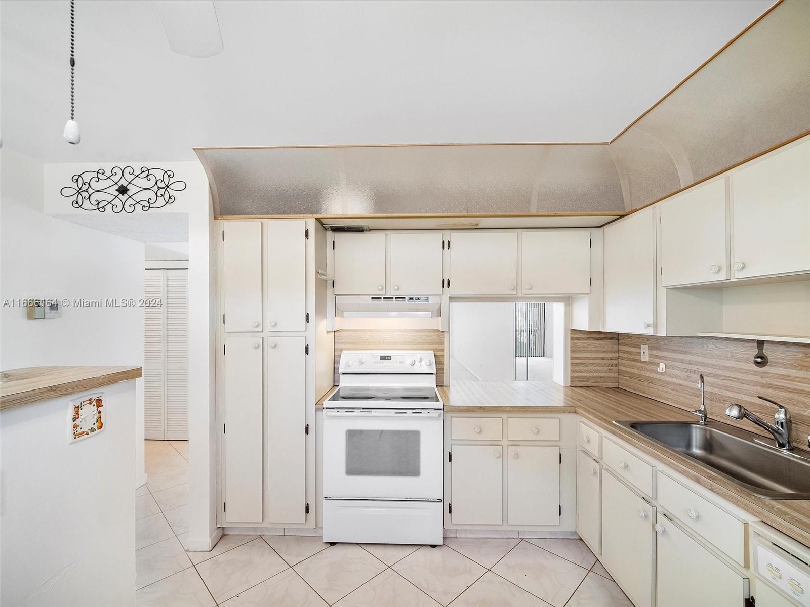 LAKES OF CARRIAGE HILLS - Residential