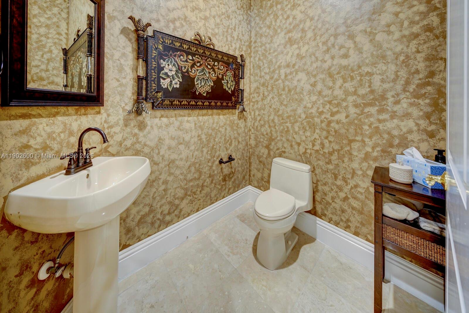 WINDMILL LAKE ESTATES - Residential