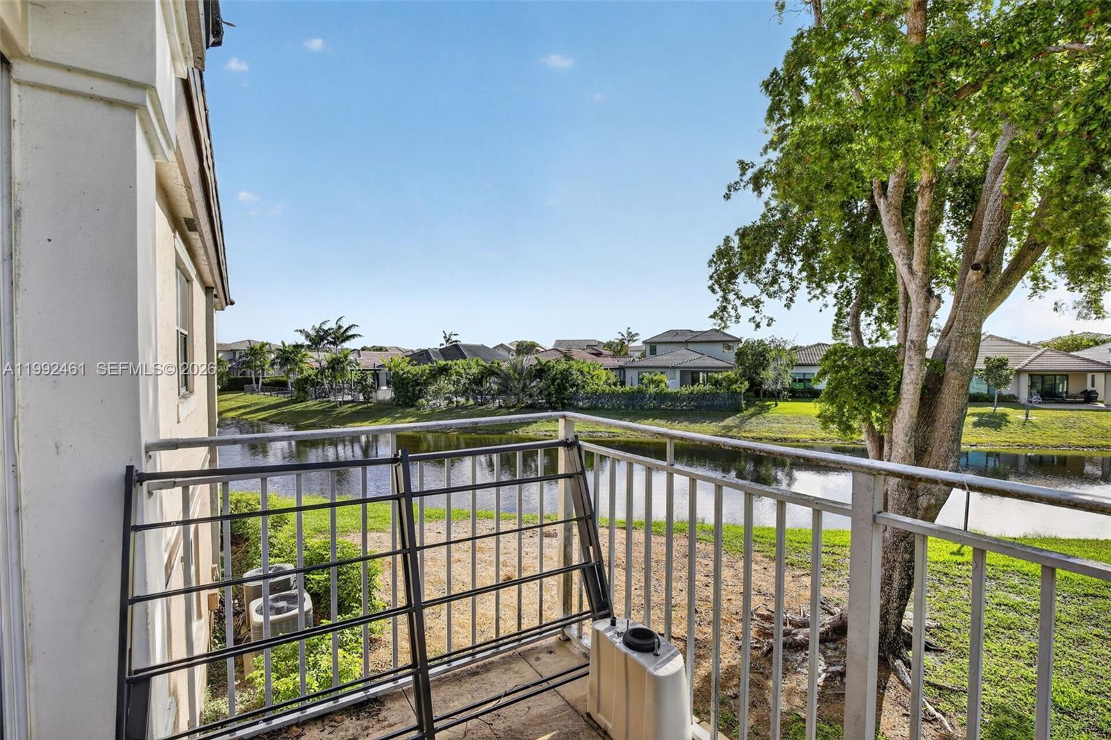 CLUB QUARTERS AT RAINTREE - Residential