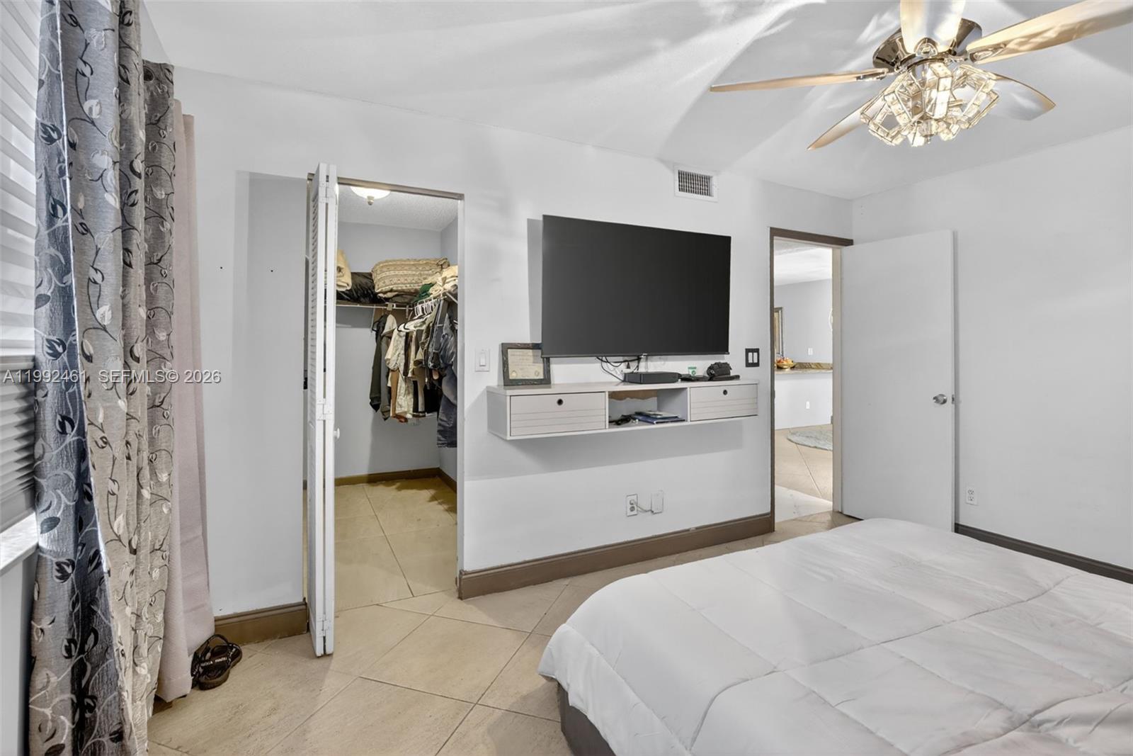 CLUB QUARTERS AT RAINTREE - Residential