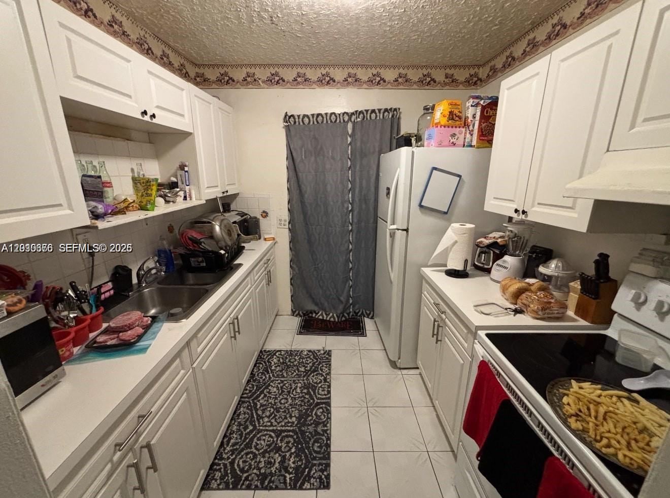 HOLLYWOOD ESTATES - Residential Income
