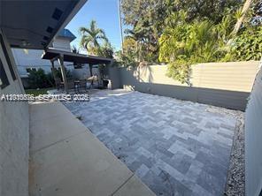 HOLLYWOOD ESTATES - Residential Income
