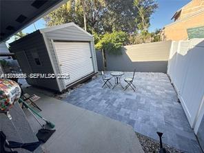 HOLLYWOOD ESTATES - Residential Income
