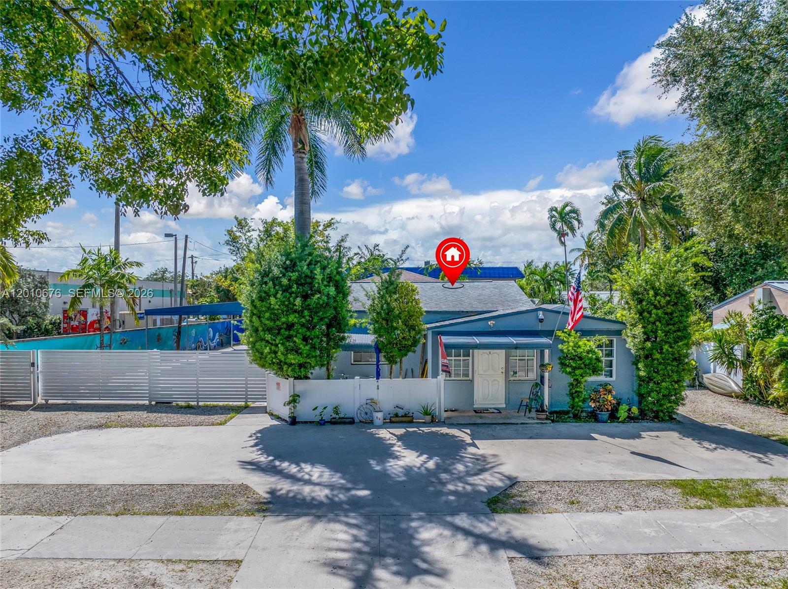 HOLLYWOOD ESTATES - Residential Income