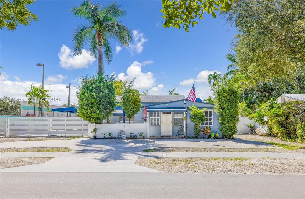 Photo of 1812 Coolidge St, Hollywood, FL 33020 (MLS # A12010676)