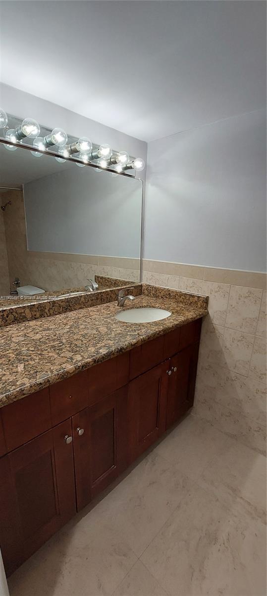 VILLAGE AT DADELAND CONDO - Residential Lease