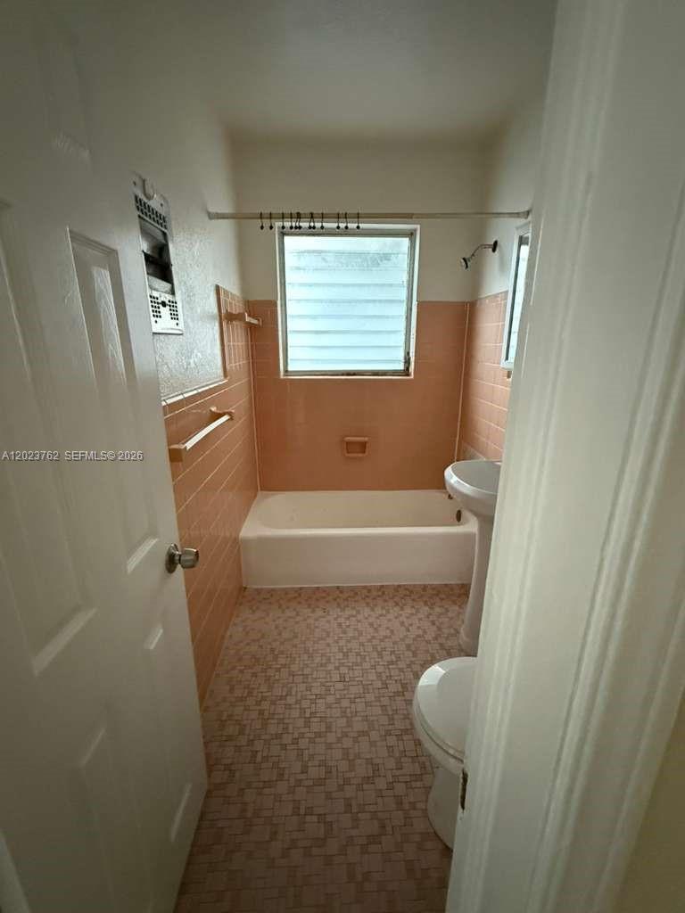 BISCAYNE BCH SUB - Residential Lease