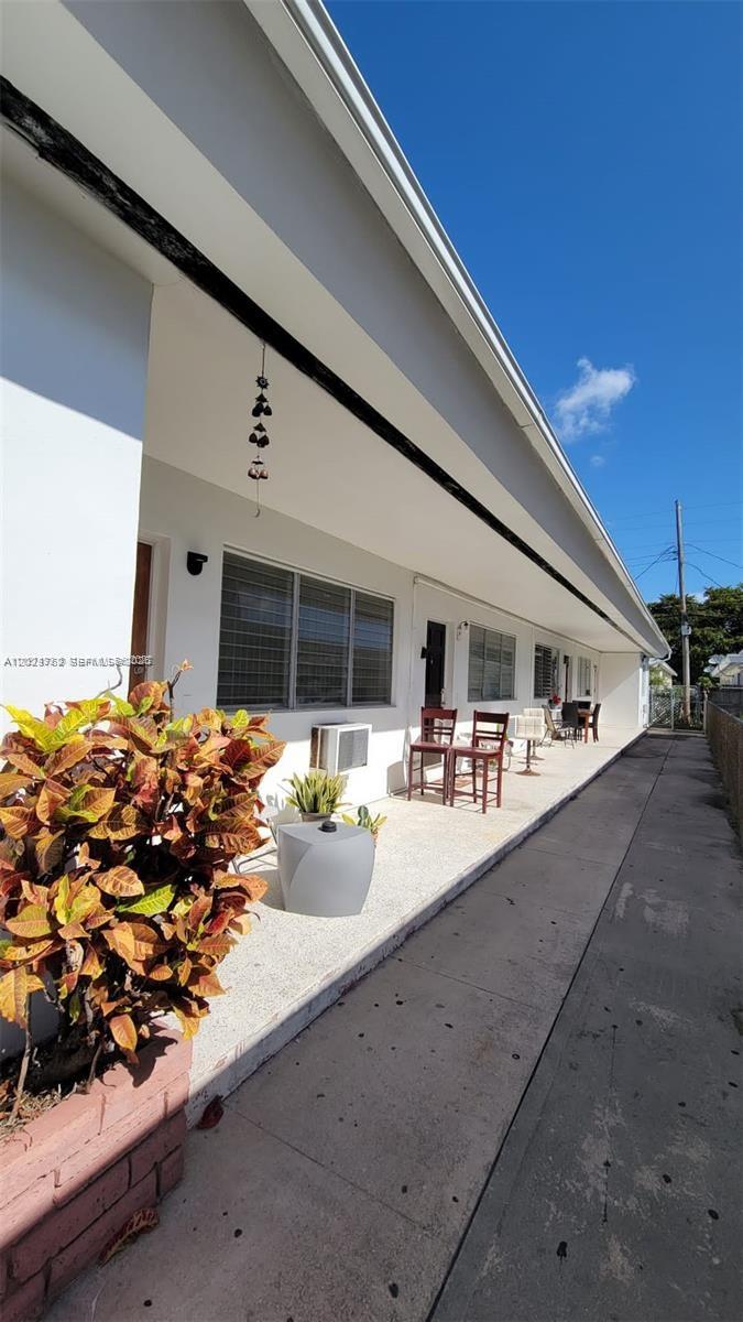 BISCAYNE BCH SUB - Residential Lease