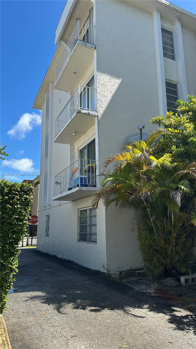 EL PARAISO CONDO - Residential