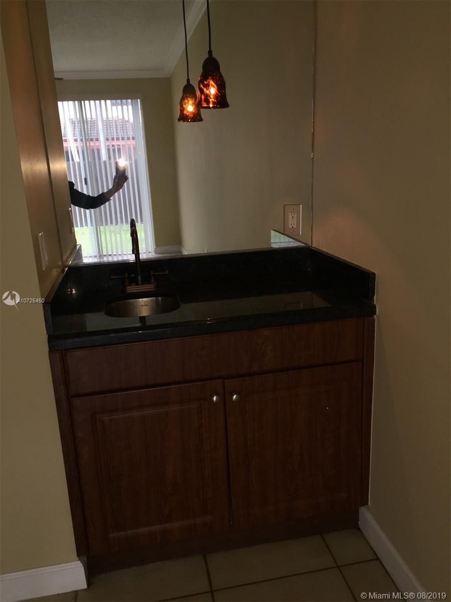 KENDALL COUNTRY ESTATES - Residential Lease