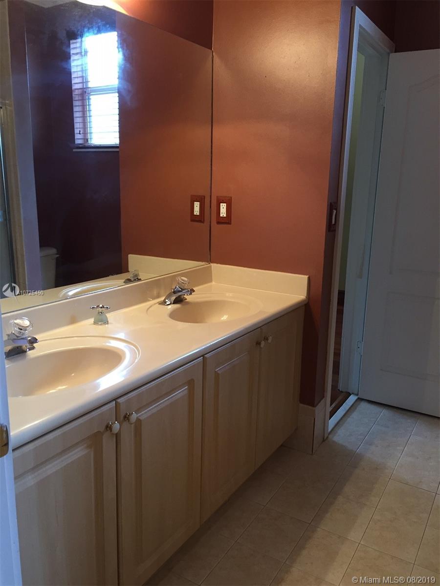 KENDALL COUNTRY ESTATES - Residential Lease