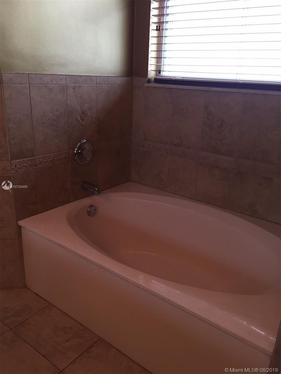 KENDALL COUNTRY ESTATES - Residential Lease