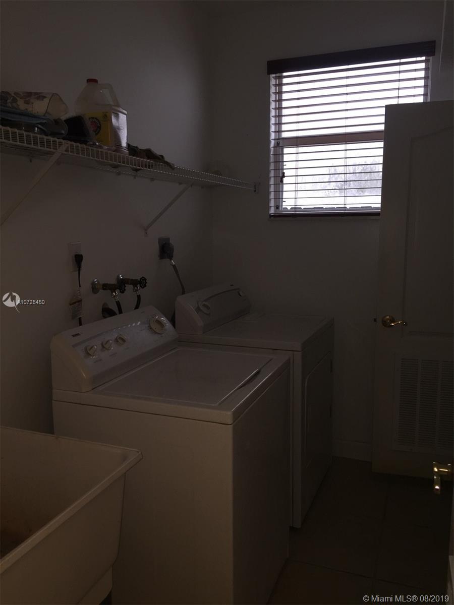 KENDALL COUNTRY ESTATES - Residential Lease