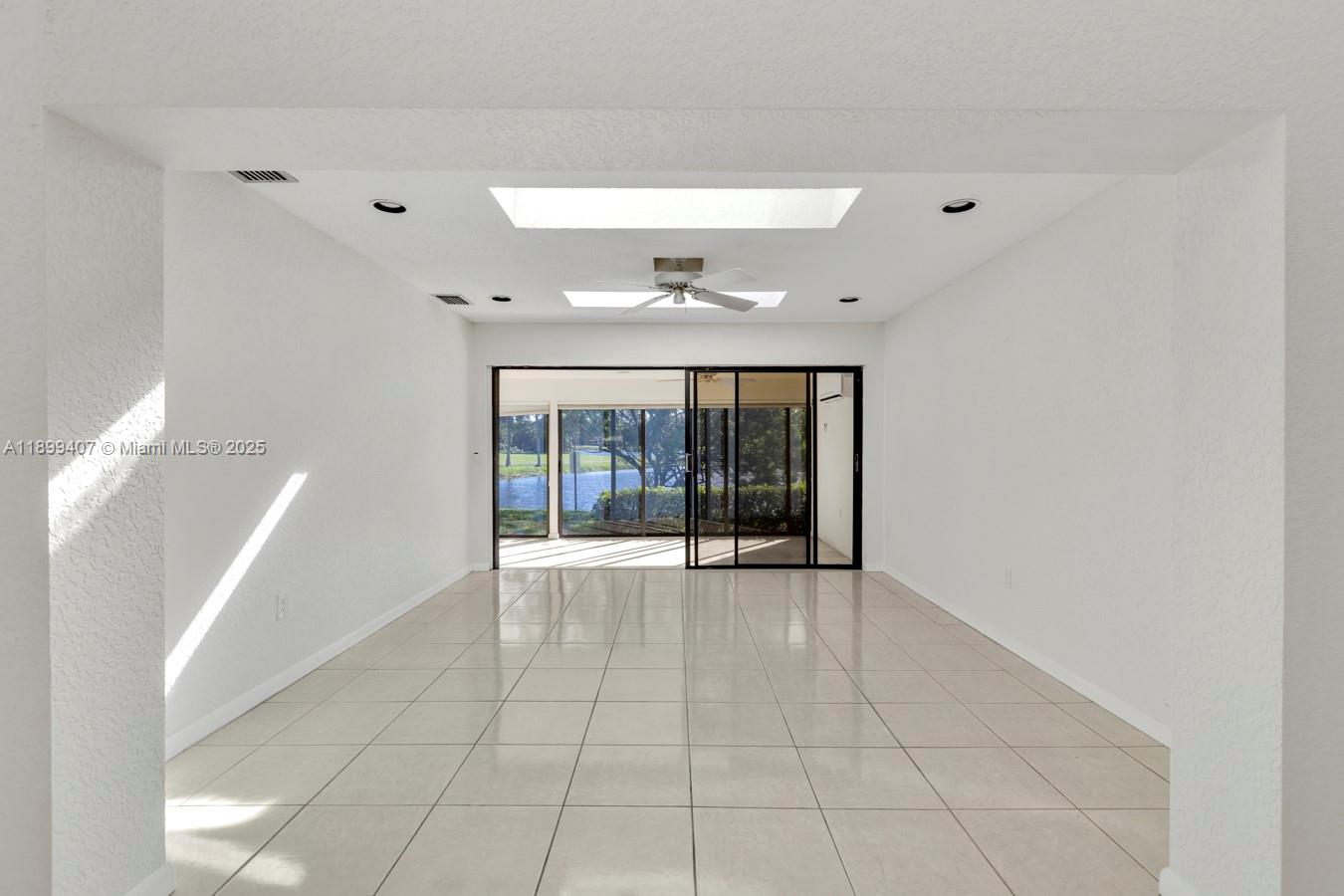 View photos, virtual tours, details... 21686 Arriba Real 40-A